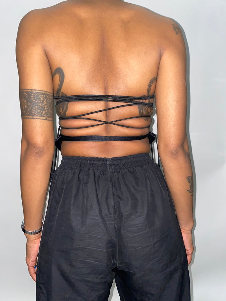 FRISKMEGOOD AJ-1 BLACK + WHITE SNEAKER TOP