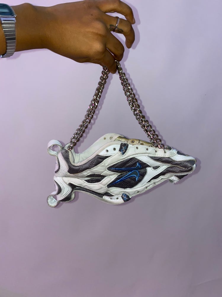 FRISKMEGOOD SNEAKER CLUTCH