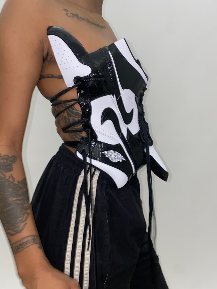 FRISKMEGOOD AJ-1 WHITE + BLACK SNEAKER TOP