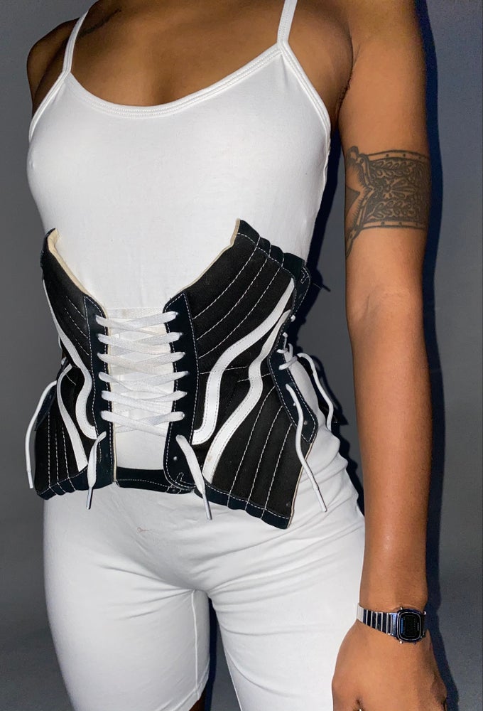 FRISKMEGOOD corset belt Happy customer!! @livia x FMG converse corset top looking  main image 4