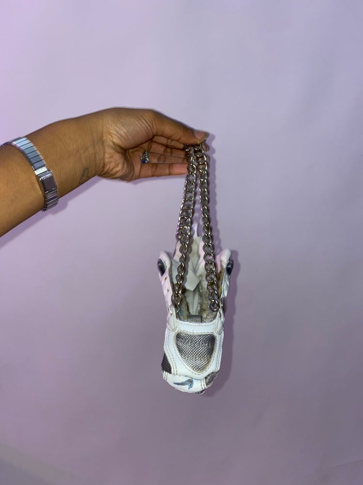 FRISKMEGOOD SNEAKER CLUTCH