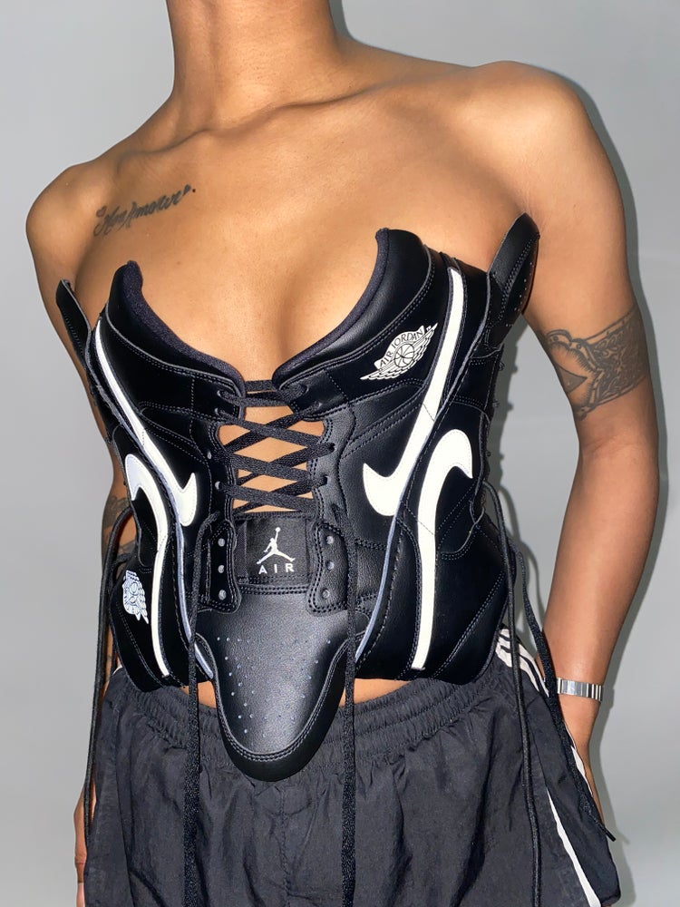 FRISKMEGOOD AJ-1 BLACK + WHITE SNEAKER TOP