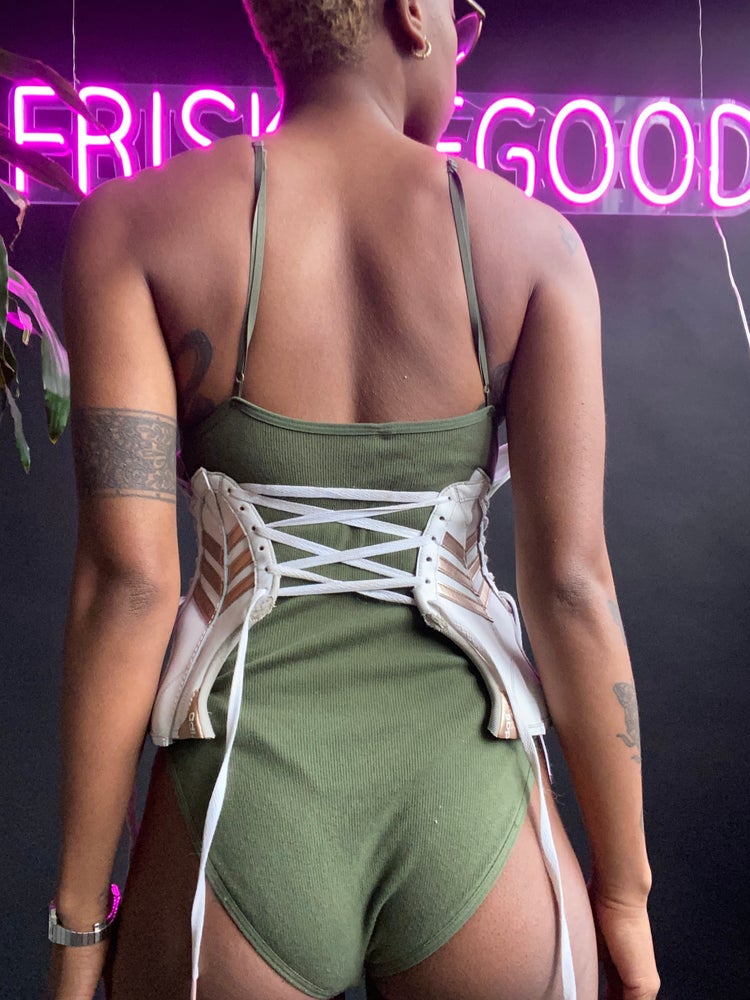 FRISKMEGOOD THREE STRIPE CLOUD FOAM SNEAKER CORSET