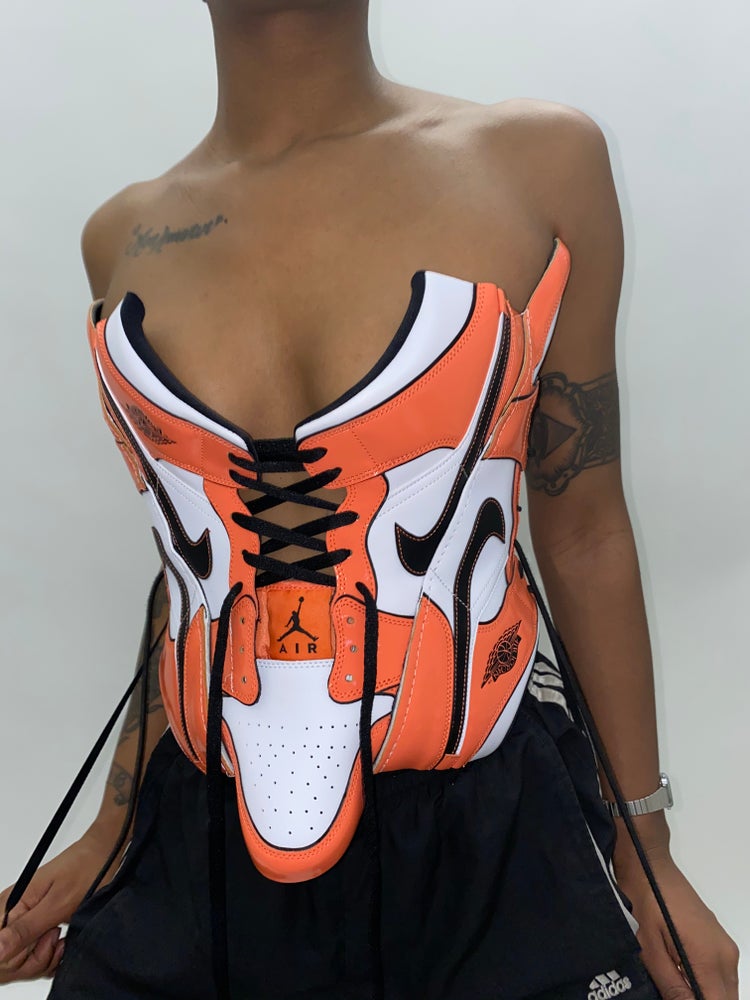 FRISKMEGOOD AJ-1 TURF ORANGE SNEAKER CORSET