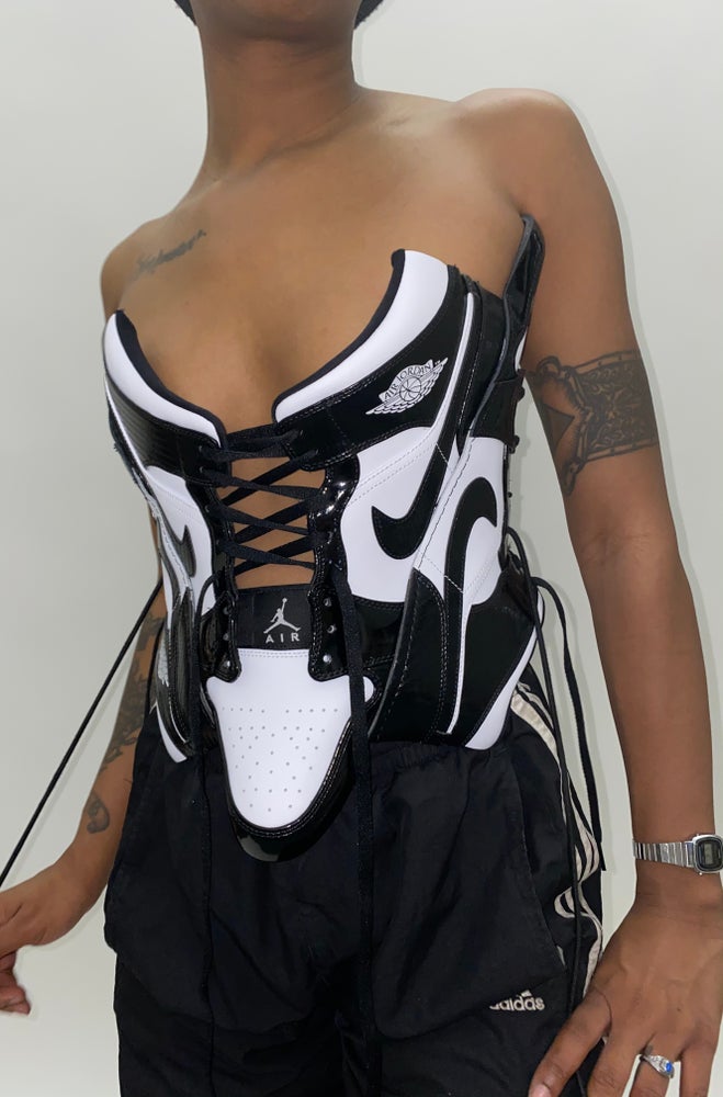 FRISKMEGOOD AJ-1 WHITE + BLACK SNEAKER TOP