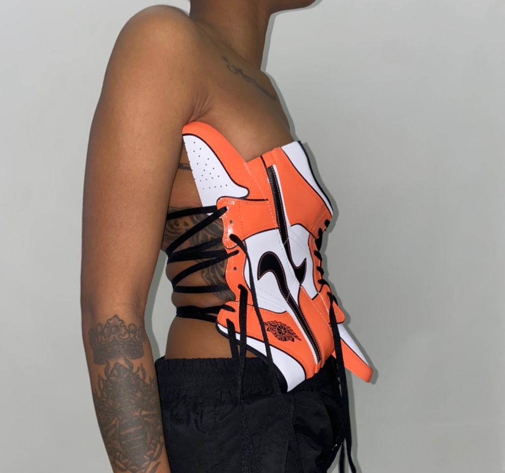 FRISKMEGOOD AJ-1 TURF ORANGE SNEAKER CORSET