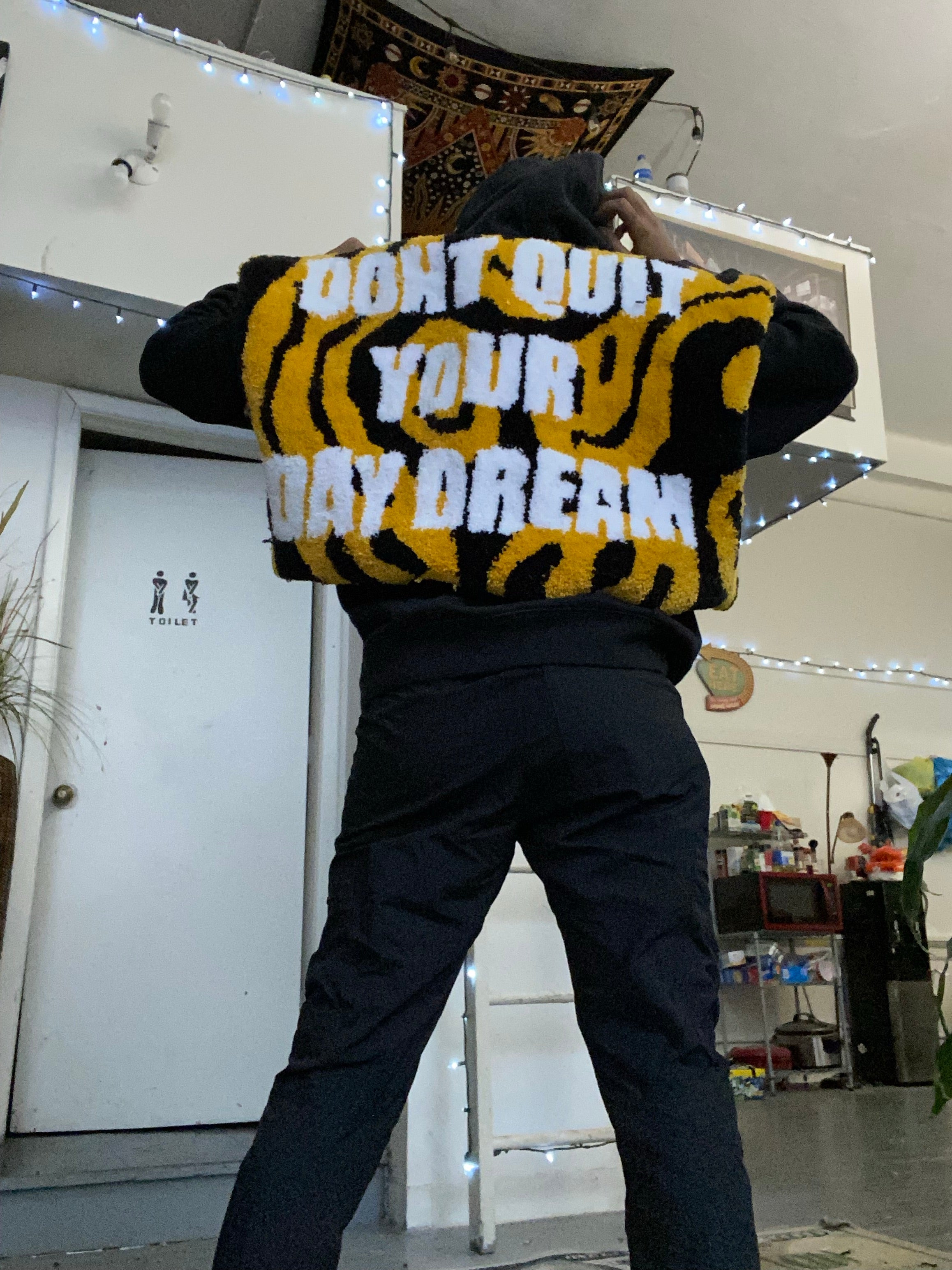 DONT QUIT YOUR DAYDREAM VEST